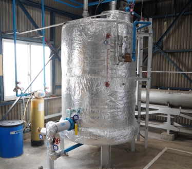 蒸気、給水配管への保温材取り付け（実施前）